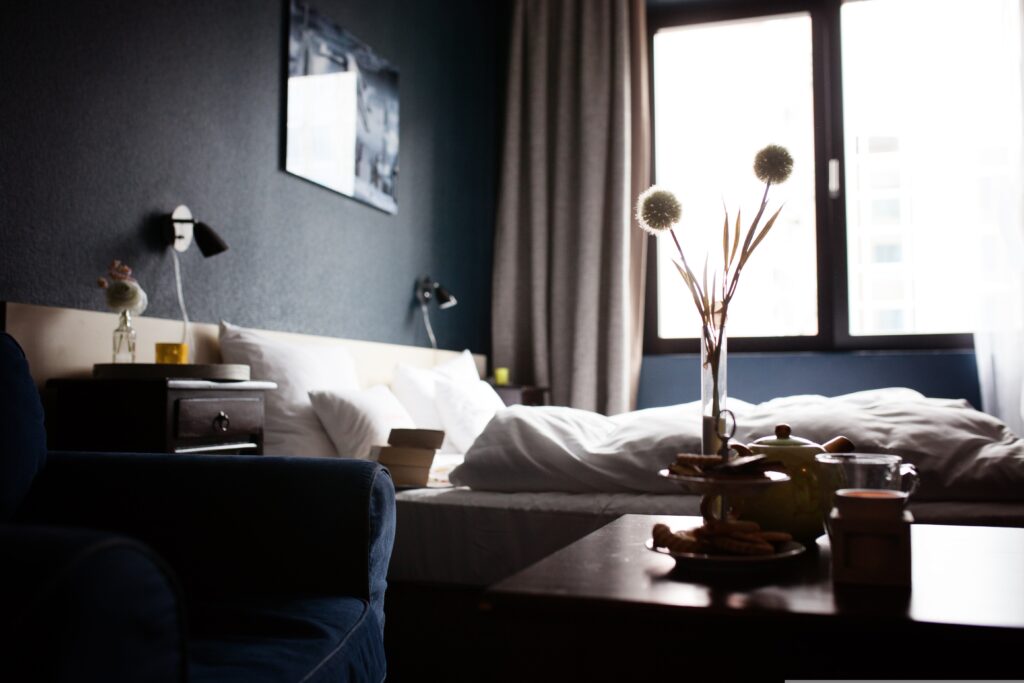 Airbnb vs Hotels: Which Is Better in 2026?