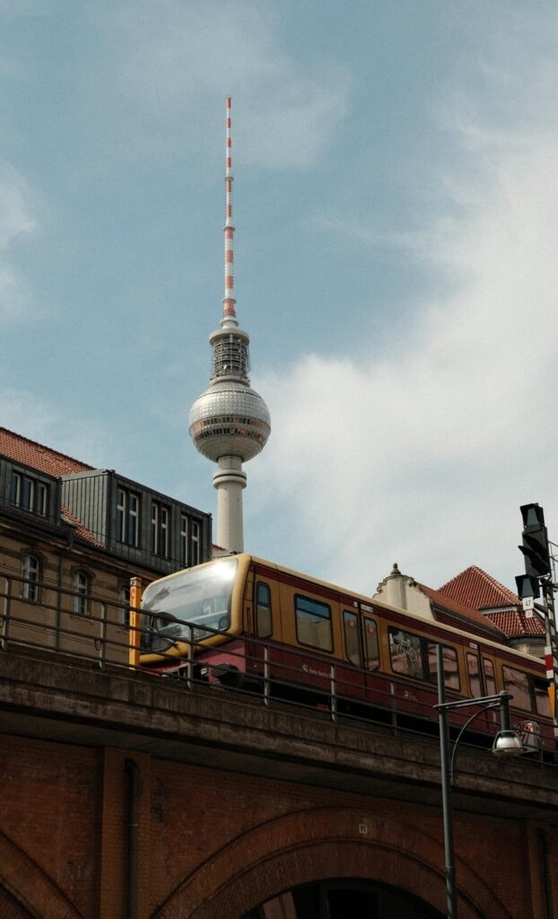 How to Travel Between World Cup 2026 Host Cities: Flights, Trains, or Buses?