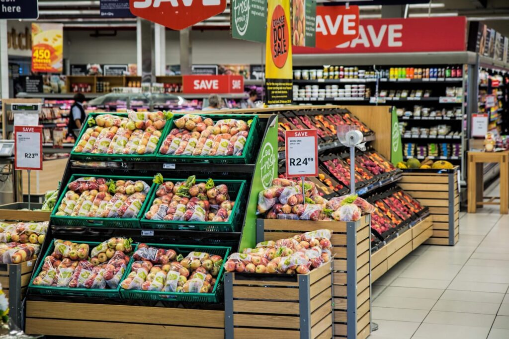 The True Cost of Food in the USA: Grocery Stores vs Restaurants Guide (2026)